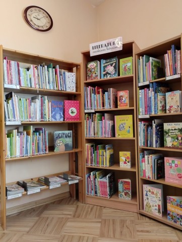 Mazo lasītāju grāmatu zona Māriņkalna bibliotēkā